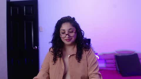 Gia Independent model online show from December 17, 2025, 10:38 pm