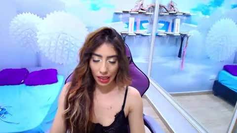 Snapshot of _gold_strawberry_ chatting on June 11, 2026, 5:16 am _gold_strawberry_ online show from June 11, 2026, 5:16 am