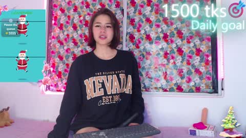 Gwen online show from December 17, 2024, 4:01 am