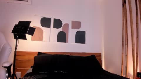 Hanna johnson online show from February 24, 2025, 2:08 am