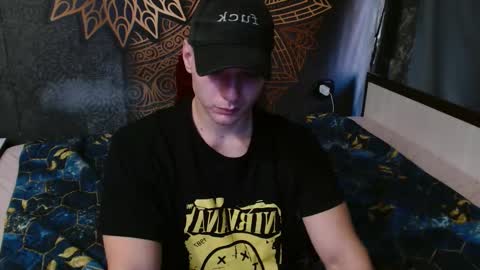 _happydayleon_ online show from September 9, 2025, 6:13 am