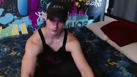 _happydayleon_ online show from September 15, 2025, 12:27 pm