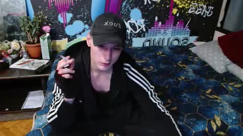 _happydayleon_ online show from September 24, 2025, 6:33 pm