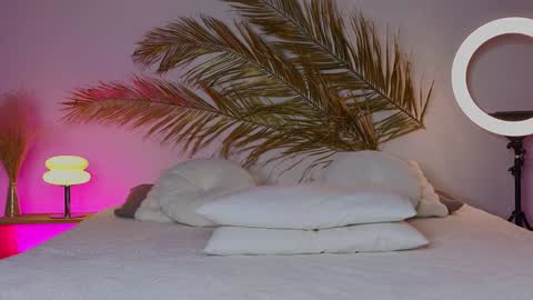 Holly online show from December 22, 2024, 5:56 am