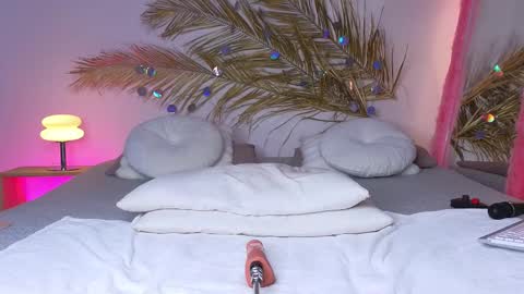 Holly online show from February 10, 2025, 9:04 am