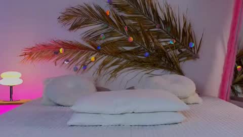 Holly online show from March 8, 2025, 7:27 am