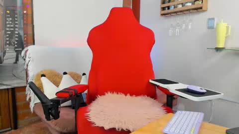 _hottie__ online show from February 13, 2025, 10:43 pm