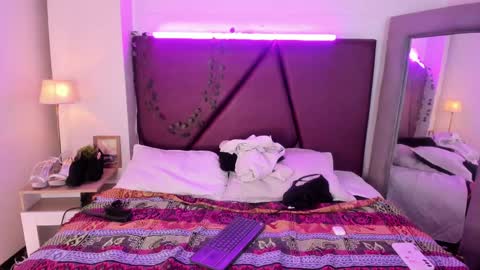 Isa online show from January 7, 2025, 2:19 pm