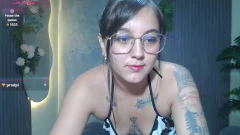 Annie online show from November 20, 2025, 7:13 pm