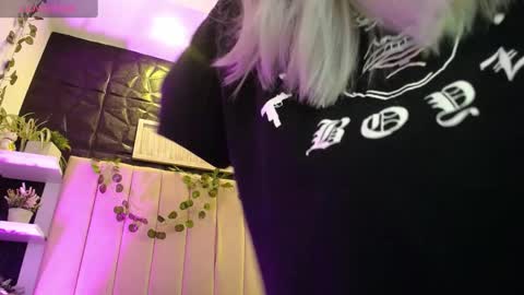 Mia online show from January 11, 2025, 2:15 pm