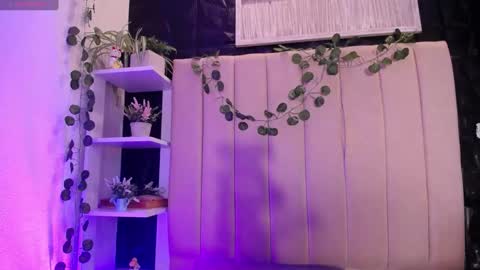 Mia online show from January 13, 2025, 5:02 pm