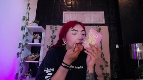 Mia online show from February 3, 2025, 2:02 pm