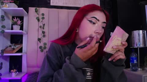 Mia online show from February 5, 2025, 4:58 pm