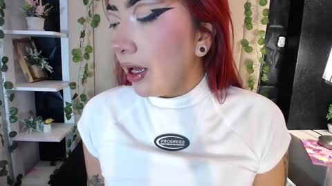 Mia online show from February 25, 2025, 5:04 pm