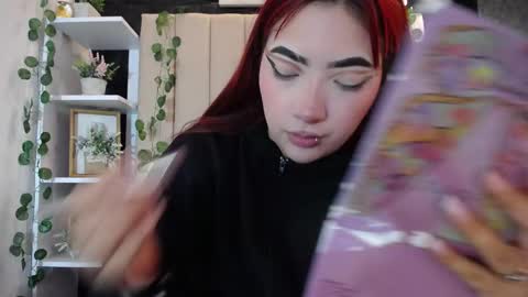 Mia online show from February 28, 2025, 1:25 pm