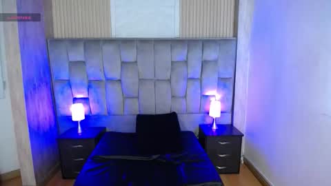 Mia online show from October 11, 2025, 2:48 pm