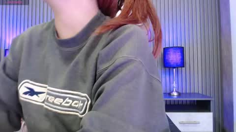 Mia online show from November 10, 2025, 2:16 pm