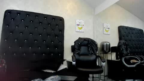 _johnson_alana online show from April 11, 2026, 11:58 am