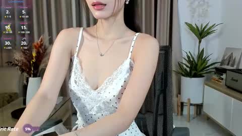 _joliie_ online show from November 17, 2025, 4:35 pm