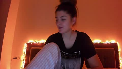 _just_a_simple_girl online show from January 3, 2025, 1:47 pm