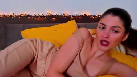 _just_a_simple_girl online show from November 13, 2025, 11:31 am