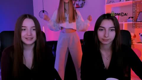 _kellykitten_ online show from April 8, 2026, 8:25 am