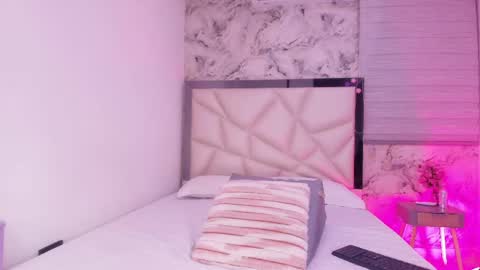 Kendall online show from April 18, 2026, 3:10 am