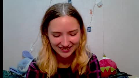 _kikiclark_ online show from October 4, 2025, 9:02 pm