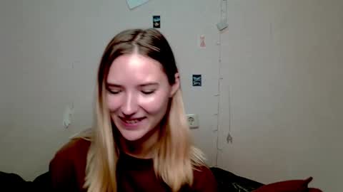 _kikiclark_ online show from October 10, 2025, 8:52 pm