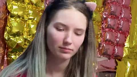 _kikiclark_ online show from April 21, 2026, 8:23 pm