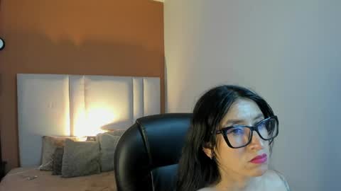 Kiraaaa 0 online show from April 19, 2026, 5:56 pm