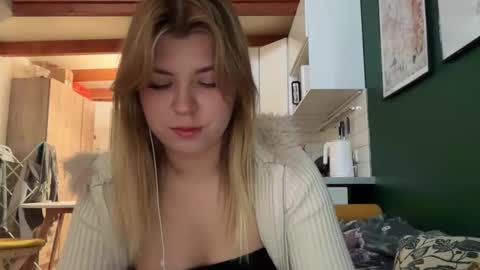 Molly   Emily online show from March 26, 2026, 5:57 am