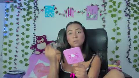 Stefany online show from June 19, 2026, 1:43 am