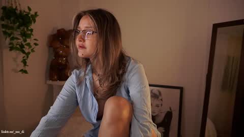 Snapshot of _lady_di chatting on October 18, 2025, 3:42 am Not on OF Some stuff for sale online show from October 18, 2025, 3:42 am