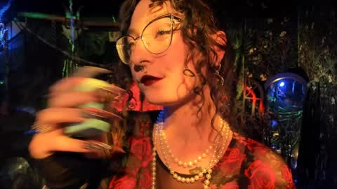 Lady Luna online show from April 5, 2026, 7:44 pm