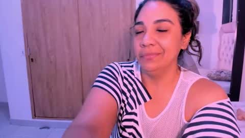 NAILHA SAJANI  online show from October 19, 2025, 12:39 pm