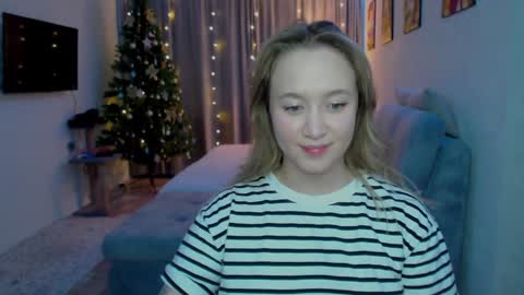 _lalune_ online show from December 16, 2024, 11:12 am