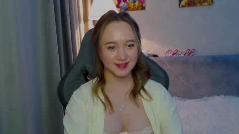 _lalune_ online show from February 22, 2025, 10:09 pm