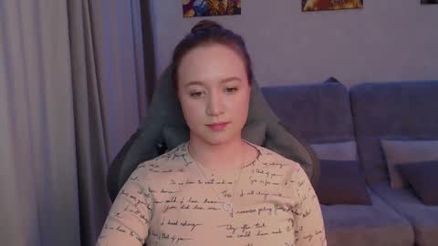 _lalune_ online show from March 5, 2025, 4:45 am