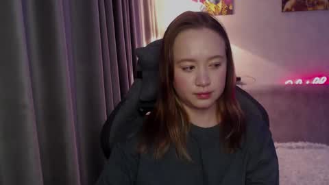 _lalune_ online show from September 30, 2025, 12:48 am