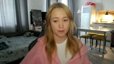 _lalune_ online show from May 14, 2026, 10:00 am
