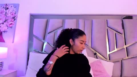 Lanna  online show from December 29, 2024, 12:23 pm