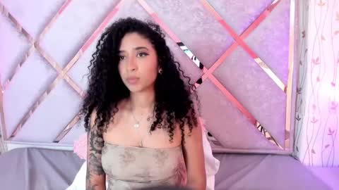 Lanna  online show from January 16, 2025, 5:33 pm