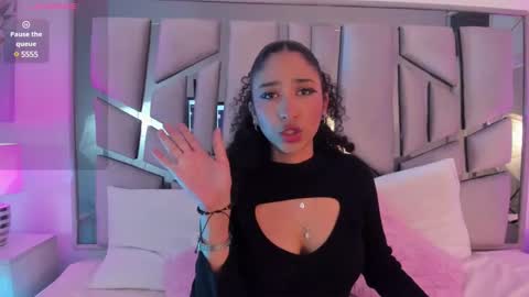 Lanna  online show from January 25, 2025, 2:03 pm