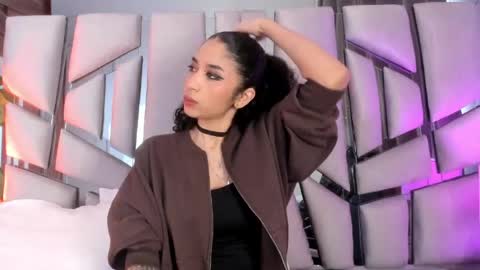 Lanna  online show from April 16, 2026, 11:44 am