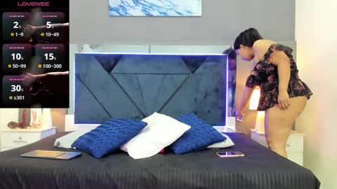 Lauralove online show from September 24, 2025, 8:45 pm