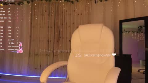 Laura online show from September 19, 2025, 5:42 am