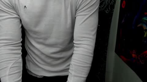 Layne online show from December 19, 2024, 7:07 pm