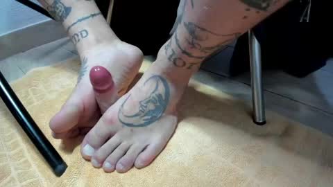 Layne online show from April 19, 2026, 9:28 pm