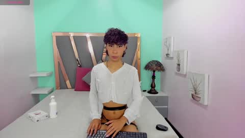  L E M M O N  online show from February 6, 2025, 8:02 pm